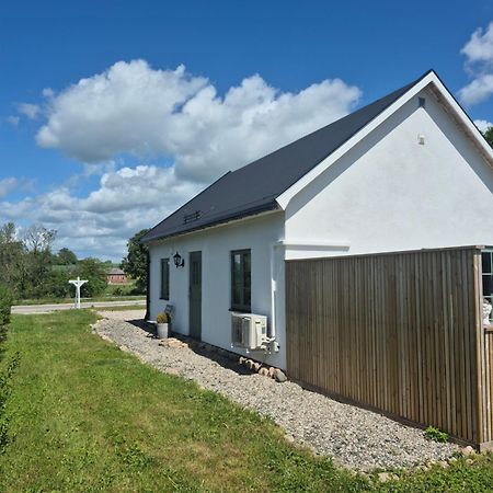 Litet Hus I Mysig By Naera Havet Villa Ystad Exterior photo